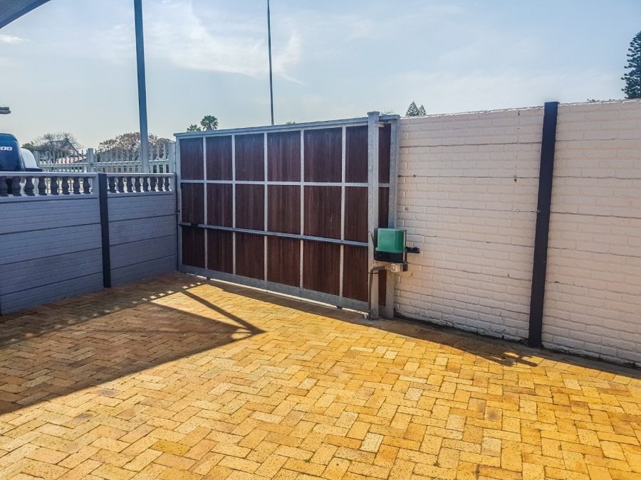 To Let 3 Bedroom Property for Rent in Bothasig Western Cape